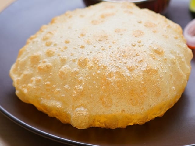 Bhature (2 pcs).