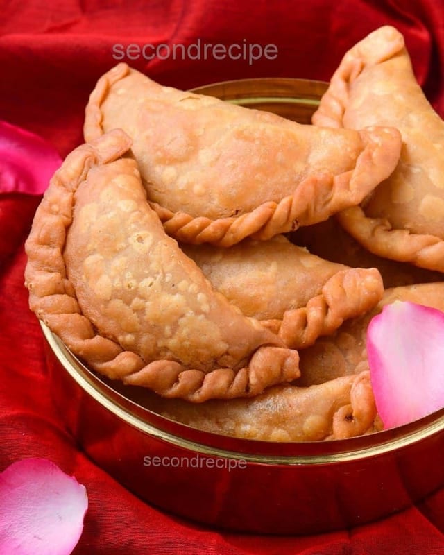 Mawa Gujiya.