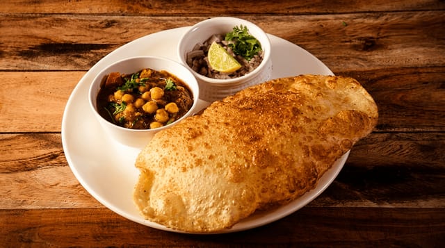 Chole Bhature Party Pack (10 Bhatures).